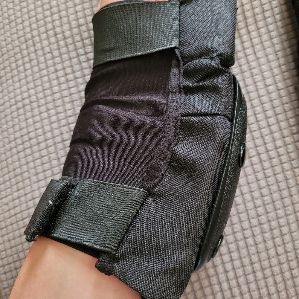 Razor - Knee Guards - Picture 3 of 3